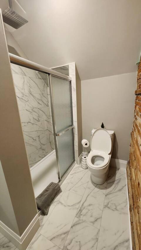 Entire 1 Bedroom Apartment Across From Google - Br5 Kitchener Exterior foto
