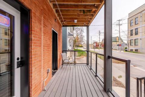 Entire 1 Bedroom Apartment Across From Google - Br5 Kitchener Exterior foto
